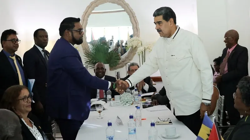 Maduro e presidente guianês terminam reunião com aperto de mão e promessa de paz