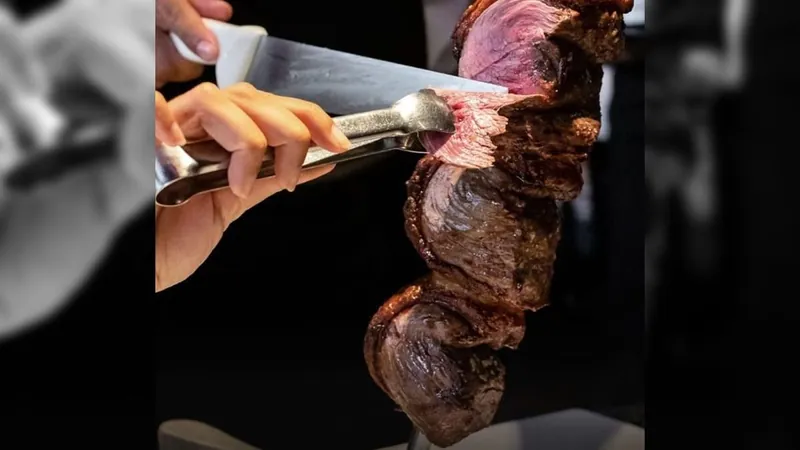 A picanha, corte de carne famoso nas churrascarias brasileiras