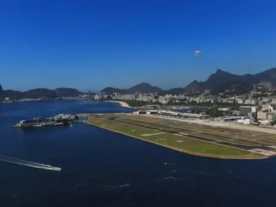 Aeroporto Santos Dumont volta a operar após aeronave colidir com pássaro