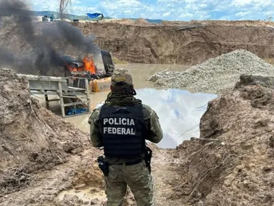 PF e Exército combatem extração ilegal de ouro em terra indígena