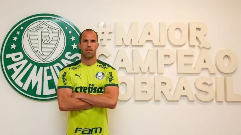 Palmeiras anuncia renovação de contrato com Marcelo Lomba
