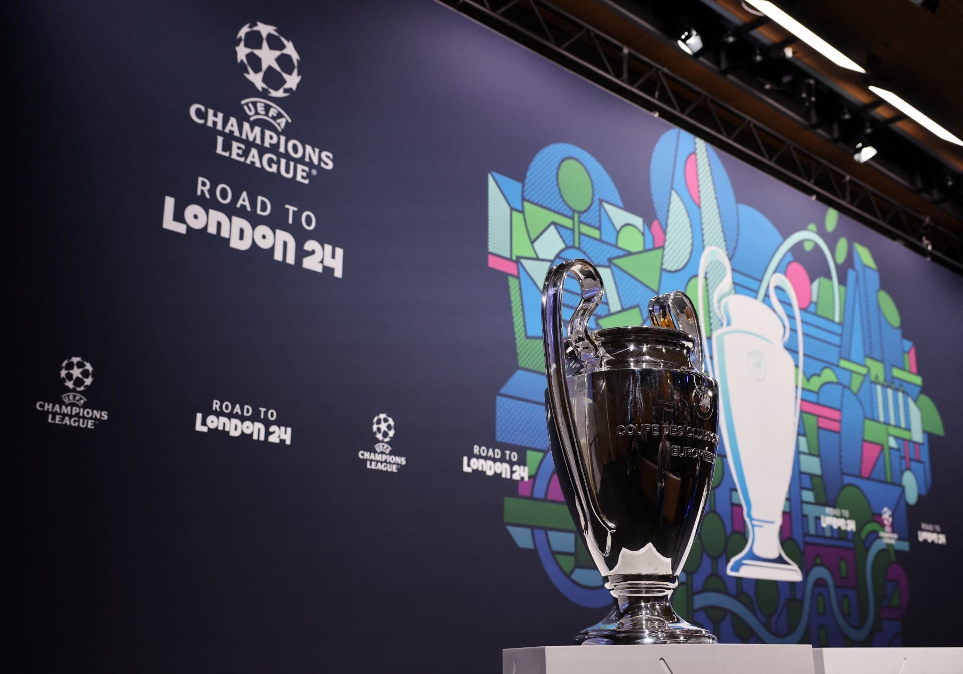 Champions League faz sorteio das oitavas de final nesta segunda