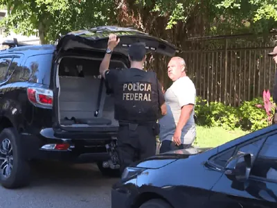 Polícia Federal prende três pessoas e apreende arma em operação contra milícia