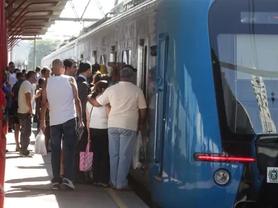 Futuro dos trens no Rio em jogo: empresa negocia com SuperVia
