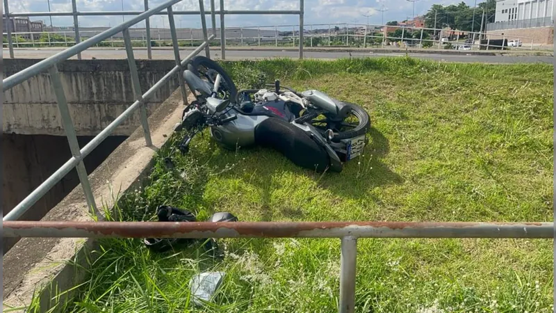 Motociclista morre após cair de ponte de 3 metros de altura em Indaiatuba