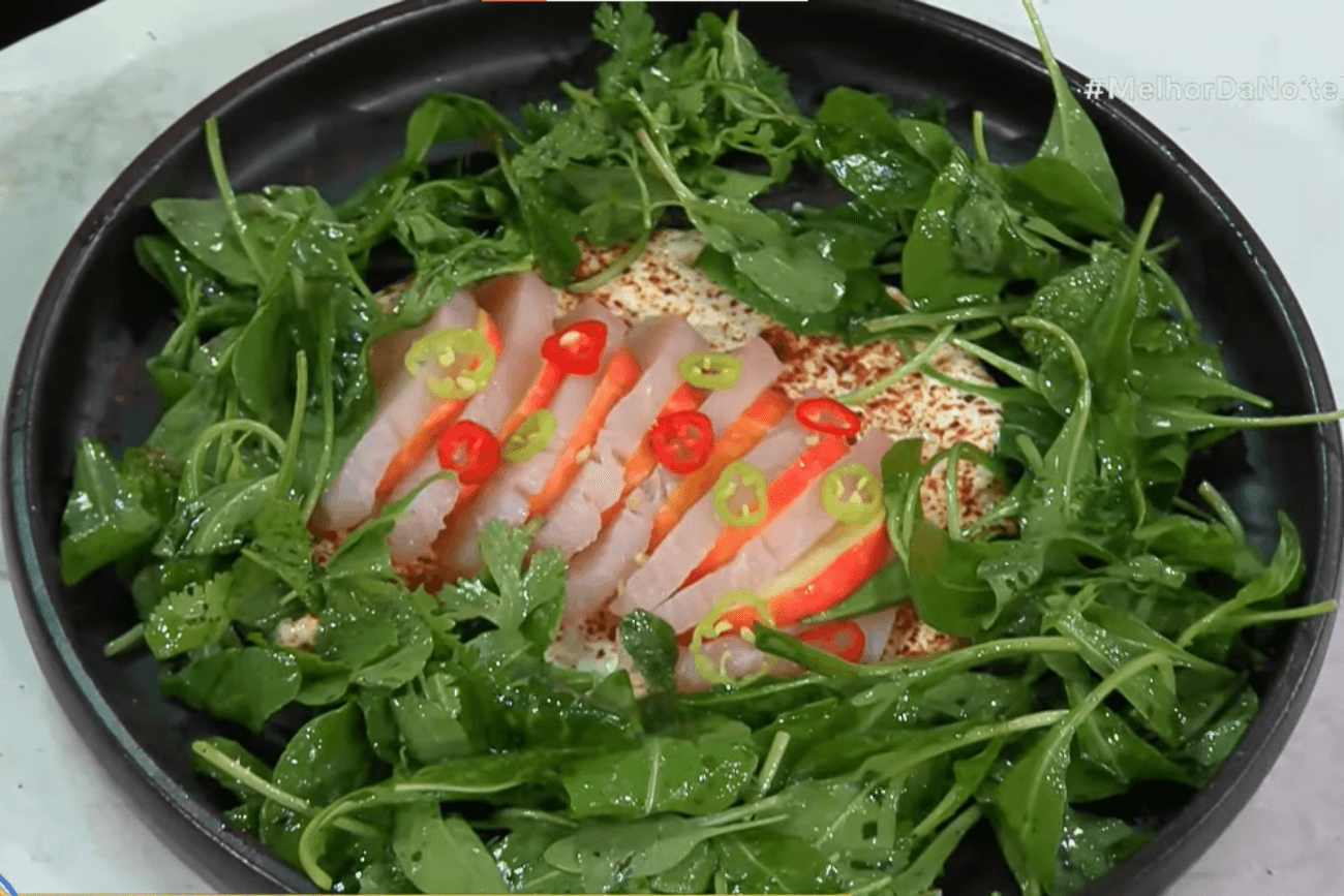 Peixe curado com caju e salada de folhas | Band Receitas
