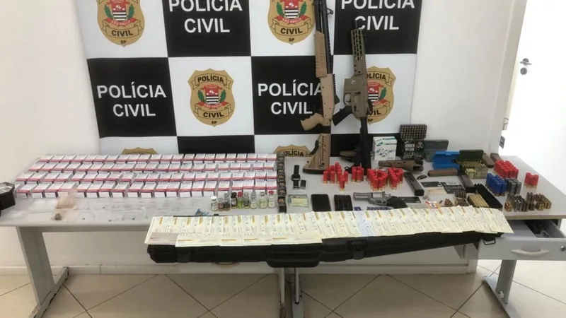 Homem é preso com armas de fogo, drogas e anabolizantes no litoral de SP