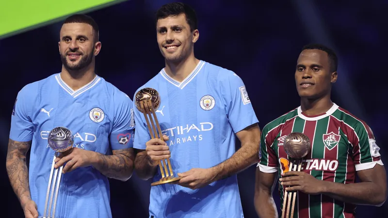 Walker, Rodri e Arias são premiados como melhores jogadores do Mundial