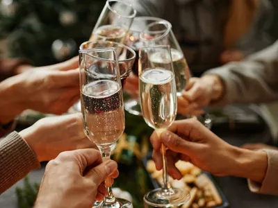 Além do espumante: aprenda drinks diferentes e inove no Natal e Ano Novo