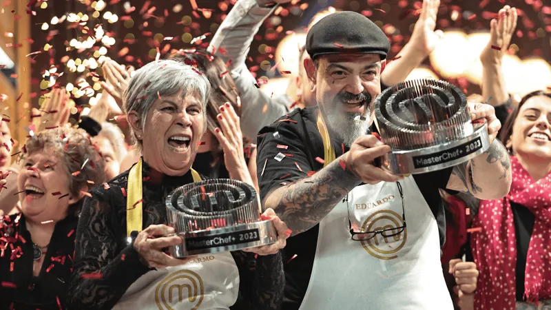 Maria do Carmo e Eduardo são campeões do MasterChef+