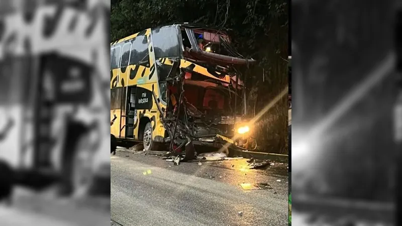 Sete pessoas ficaram feridas após grave acidente na serra de Petrópolis