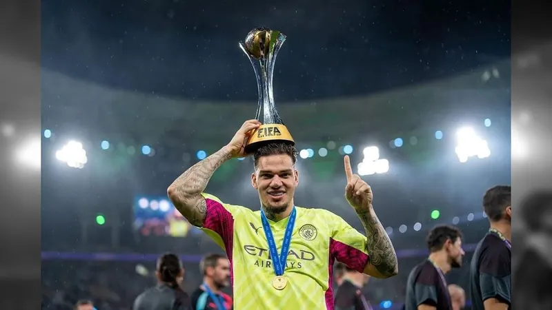 Ederson é eleito o melhor goleiro do mundo pela IFFHS