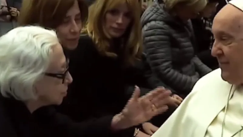 Fernanda Montenegro e Fernanda Torres são abençoadas pelo Papa no Vaticano