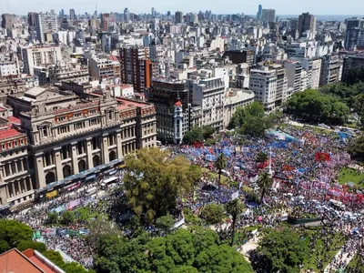 Principal sindicato de trabalhadores da Argentina convoca greve geral para 24/1