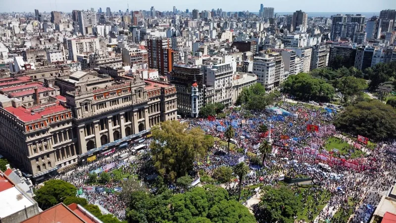 Principal sindicato de trabalhadores da Argentina convoca greve geral para 24/1