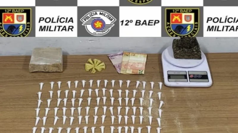 Foram apreendidas porções de crack, maconha e cocaína