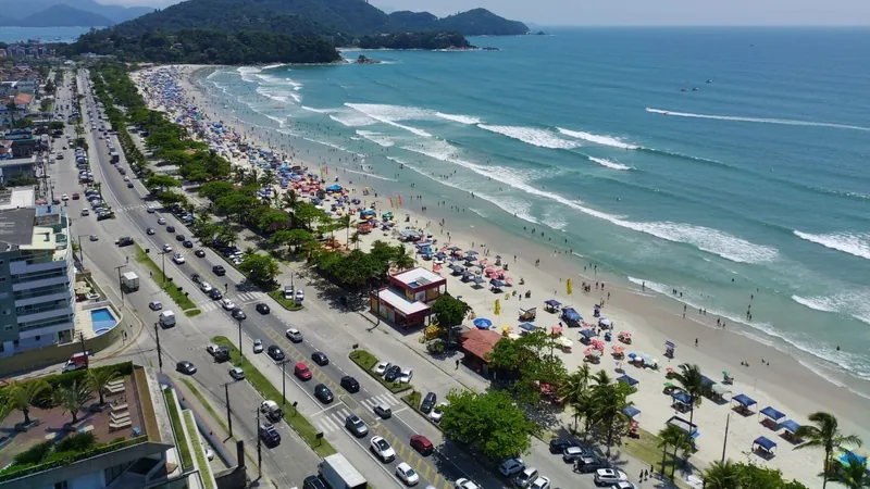PEC que prevê privatizar praias pode afetar meio milhão de imóveis no litoral