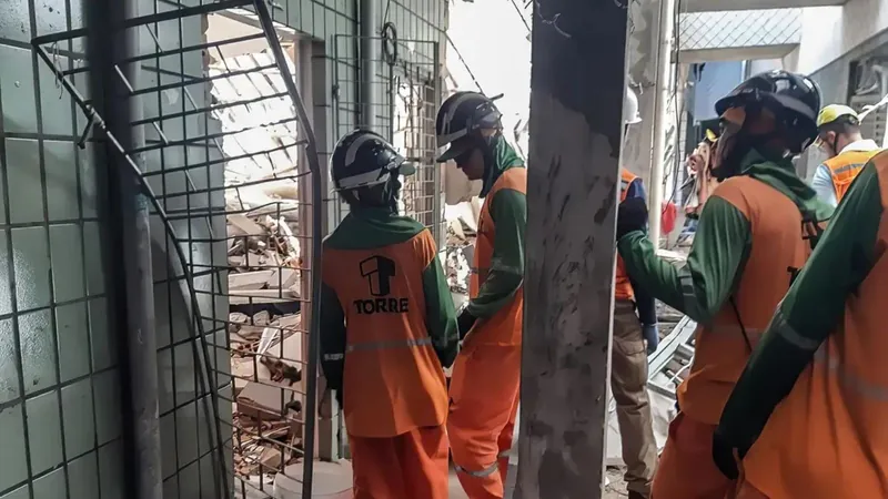 Sobe para 5 o número de mortos em desabamento de prédio residencial em Aracaju