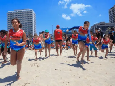 Colônia de férias promovida pelos Bombeiros é inciada no Rio