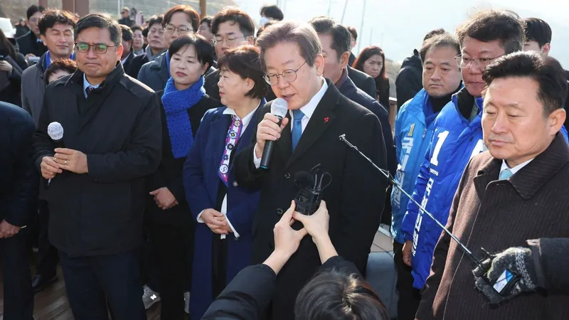 Líder da oposição sul-coreana deixa UTI após ser esfaqueado no pescoço