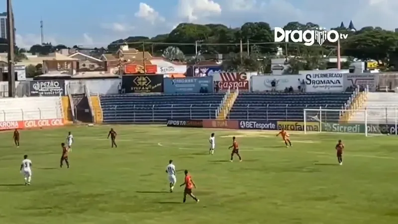 Goleiro do Atlético-GO faz golaço da própria área na Copinha; veja vídeo