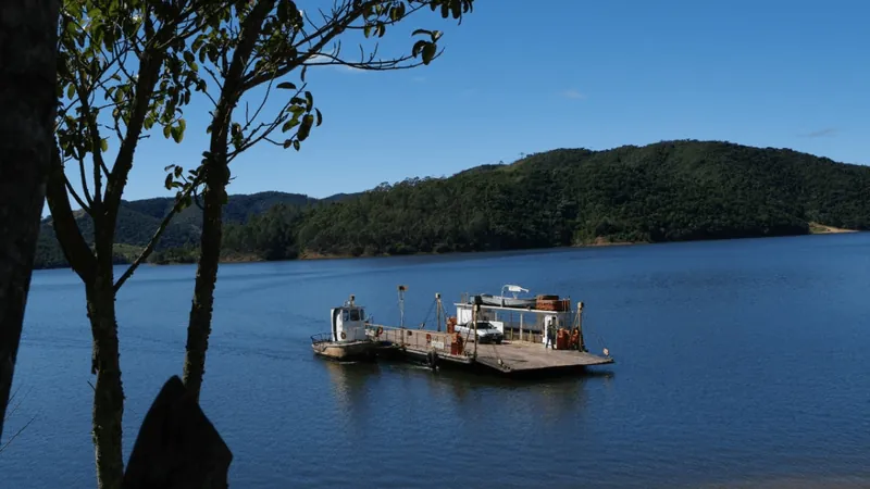 Em quatro dias, segundo carro cai em represa de Natividade da Serra