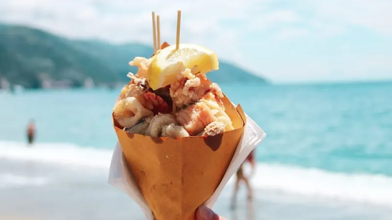 Qual é o alimento mais perigoso para comer na praia? Saiba quais cuidados tomar