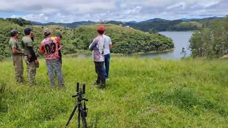 Local de pouso forçado do helicóptero é encontrado por voluntários; VÍDEO