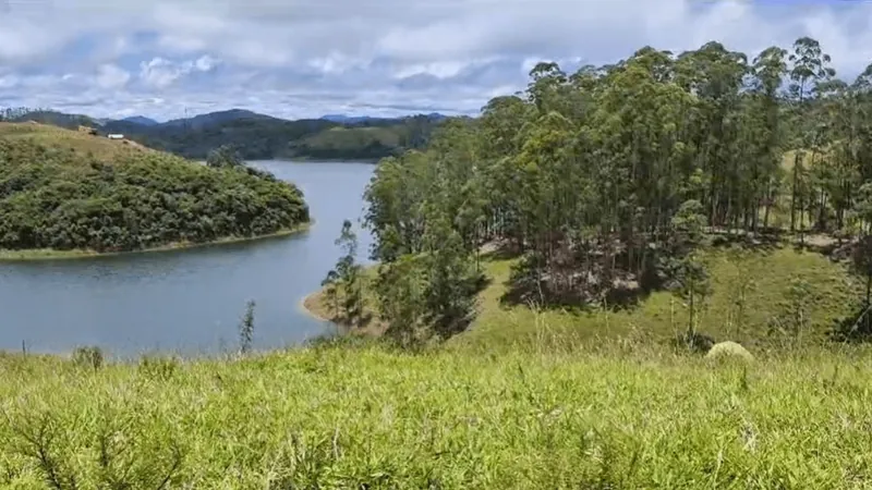 Buscas por helicóptero chegam ao 7º dia e local de pouso forçado é encontrado