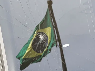 Relembre em fotos os ataques de 8 de janeiro em Brasília