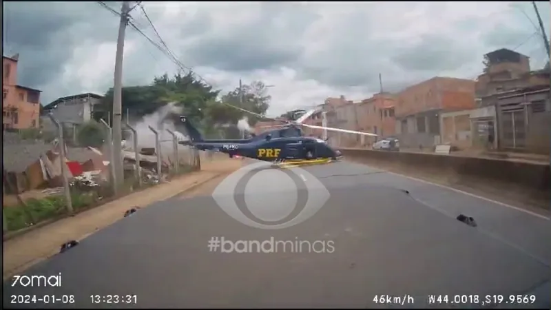 Veja momento exato da queda do helicóptero da PRF na avenida Tereza Cristina