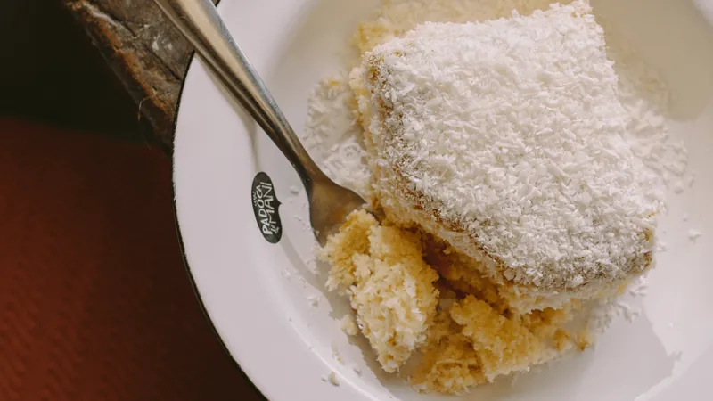 Bolo de coco gelado: chef Helena Rizzo ensina receita de restaurante