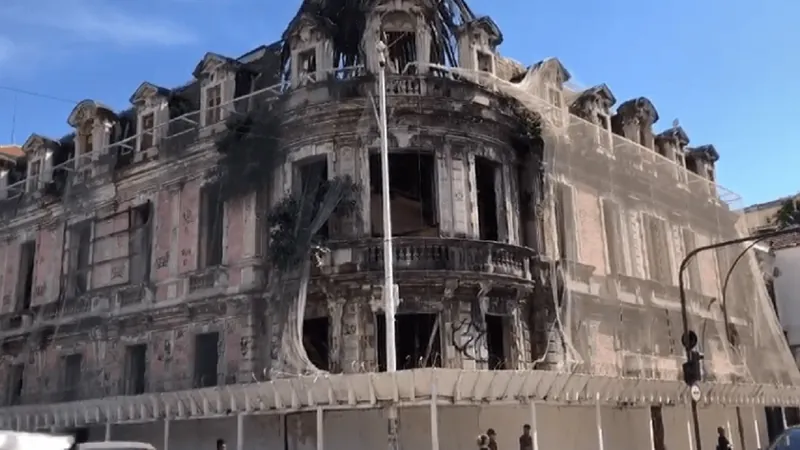 Prédio histórico sofre com abandono há mais de 40 anos no Centro do Rio