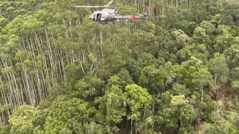VÍDEO mostra área onde helicóptero desparecido foi encontrado em Paraibuna