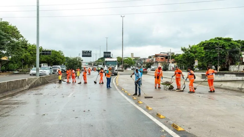 Após fortes chuvas, governo federal se coloca à disposição do Rio