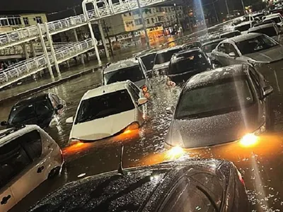 Chuva no RJ deixa bairros alagados, prejuízos e pelo menos 11 pessoas mortas