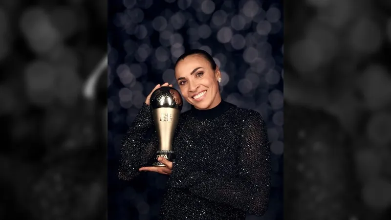 FIFA homenageia Marta, que dará nome a novo prêmio do futebol feminino