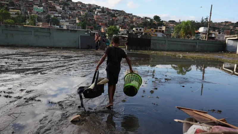 Sobe para 13 o número de mortos após fortes chuvas no RJ