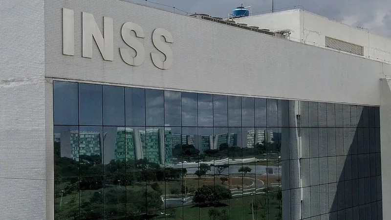 Bancos e INSS não resolvem problema de aposetado que sofreu descontos e transferência