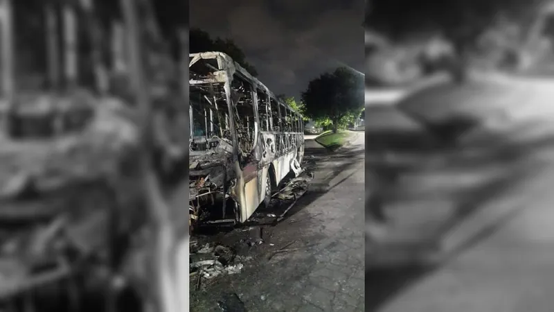 Dois onibus da viação Palmares foram incendiados em 24h no Rio