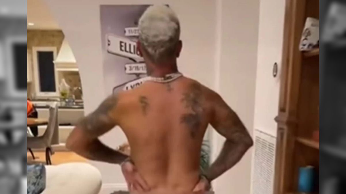 AJ McLean, do Backstreet Boy, recria cena de filme pelado | Band Multi