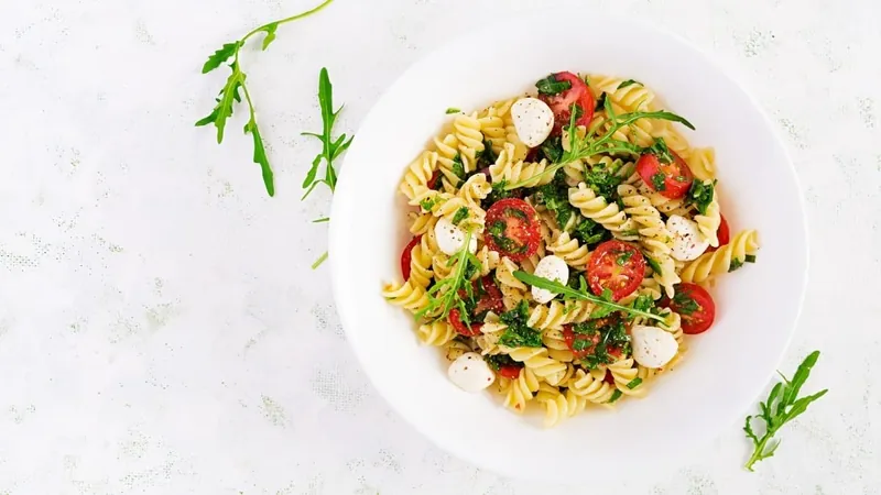 Salada de macarrão: aprenda truque para a massa ficar no ponto perfeito