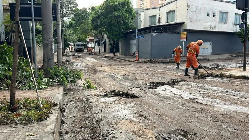 Moradores de BH contabilizam prejuízos causados pelo temporal