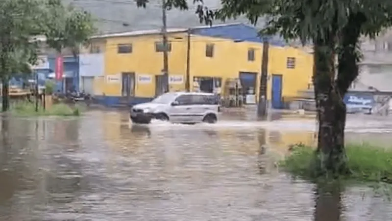 Chuva intensa deixa famílias desabrigadas no Litoral Norte