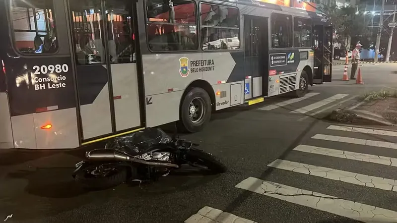 Motociclista morre atropelado por ônibus na região Oeste de BH