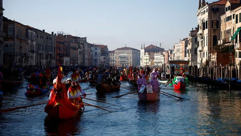 Com muita festa, Veneza realiza segundo dia do carnaval