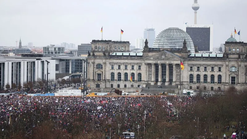 Cerca de 150 mil protestam em Berlim contra extrema direita