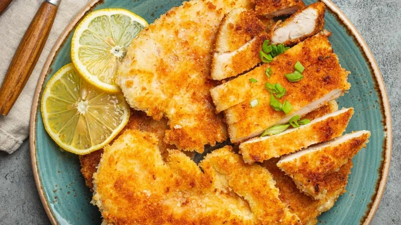 Frango empanado na air fryer fica pronto em 15 minutos; veja receita