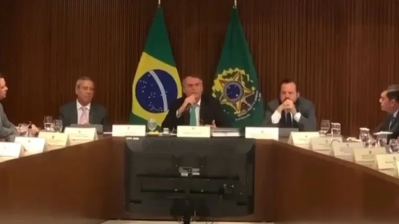 Em vídeo obtido pela PF, Bolsonaro diz que seria preciso agir antes das eleições