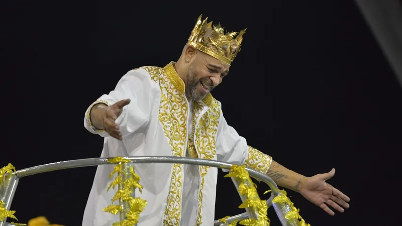 Saiba quanto custou a coroa que Adriano Imperador usou no Carnaval de SP